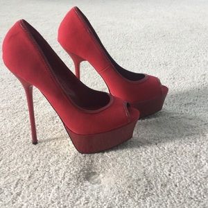 Penny loves Kenny red heels