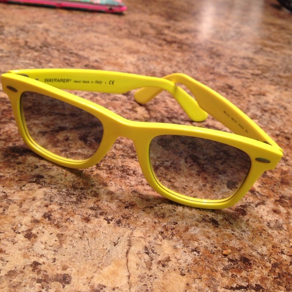 Rayban Classic wayfars yellow