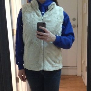 Faux fur sleeveless vest