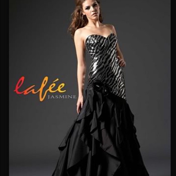 Reduced price!! Sequined Black Prom Dress