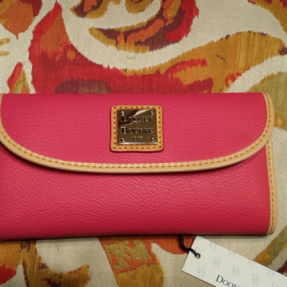 Dooney & Burke Wallet brand knew...