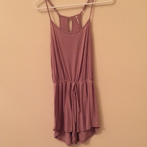 🚫Sold🚫 taupe romper with sinch waist line!