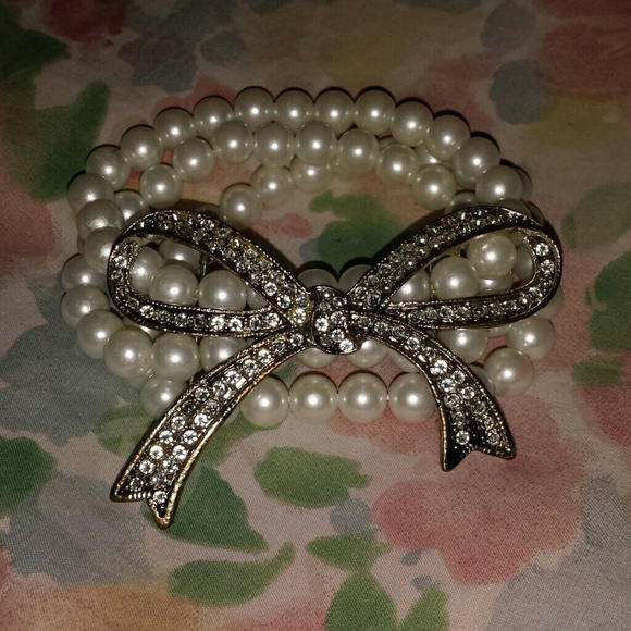 2 sets of pearl bracelets