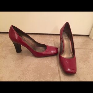 Circa Joan & David red stack heel pumps