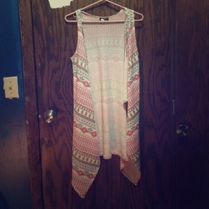 Tribal pattern no sleeve cardigan!