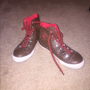 LIKE NEW brown leather all star converse