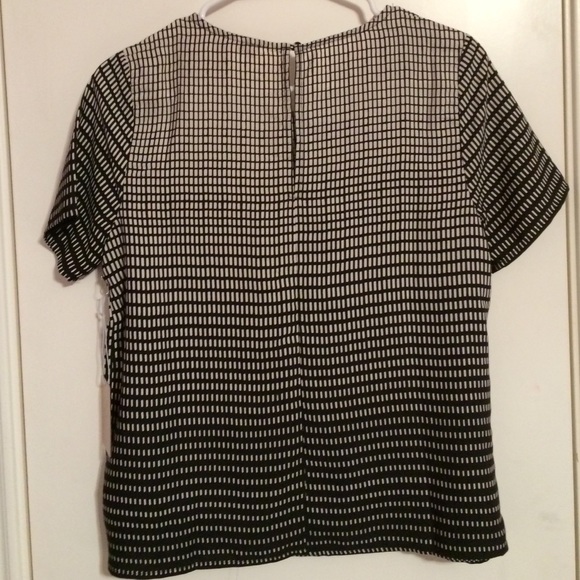 CREME & BLACK TOP - Picture 2 of 4