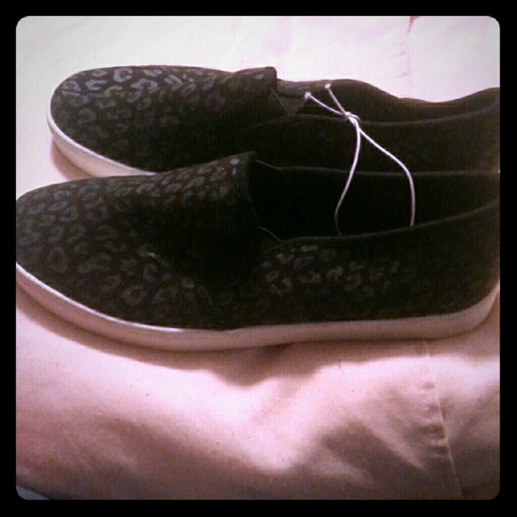 Black cheetah shoes