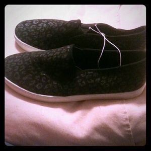Black cheetah shoes