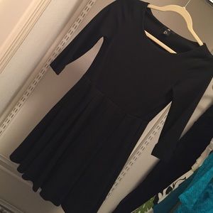 H&M 3/4 sleeve black skater dress
