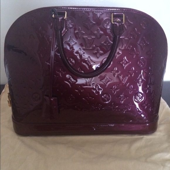 Louis Vuitton Handbags - Louis Vuitton Alma Handbag!