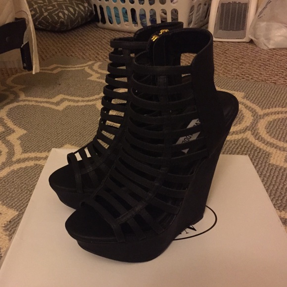 STEVE MADDEN XPERT SIZE 6 WOMENS