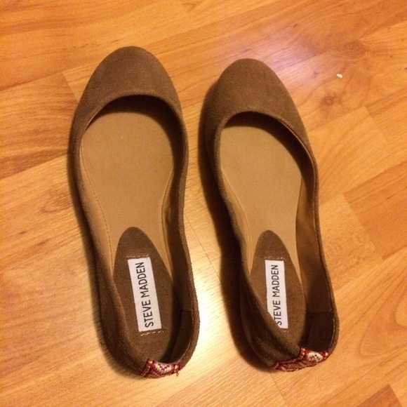 NWOT. Light Brown Steve Madden Flats