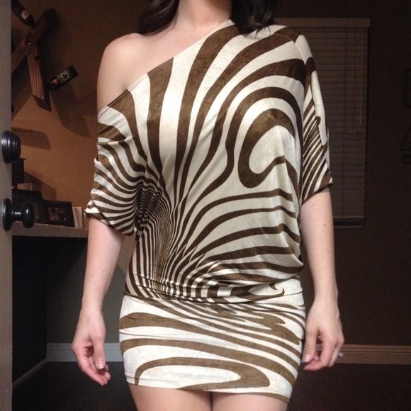 🔥Tan off the shoulder dress🔥