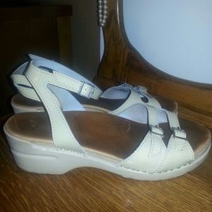 Dansko, strappy, comfy sandals