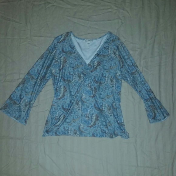 Sold in Bundle Pretty paisley top. Sz Medium - Picture 2 of 3