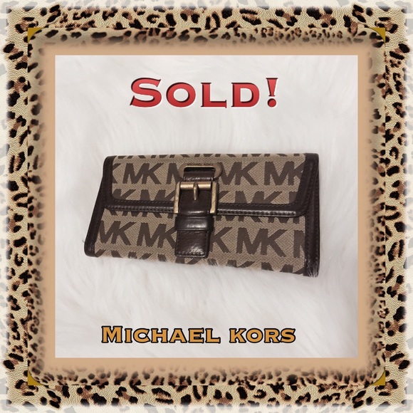 Authentic Michael Kors wallet, in mint condition!