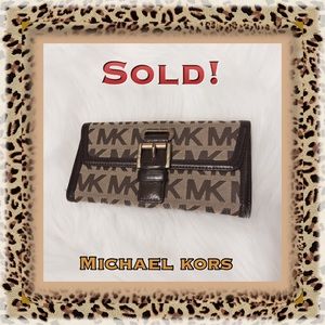 Authentic Michael Kors wallet, in mint condition!