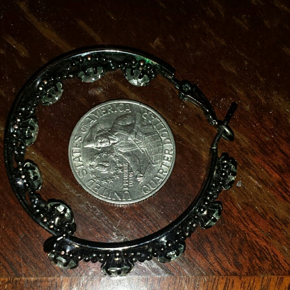 Glitzy hoop earrings - Picture 3 of 4