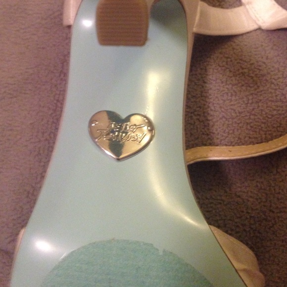 Betsey Johnson - Picture 2 of 3