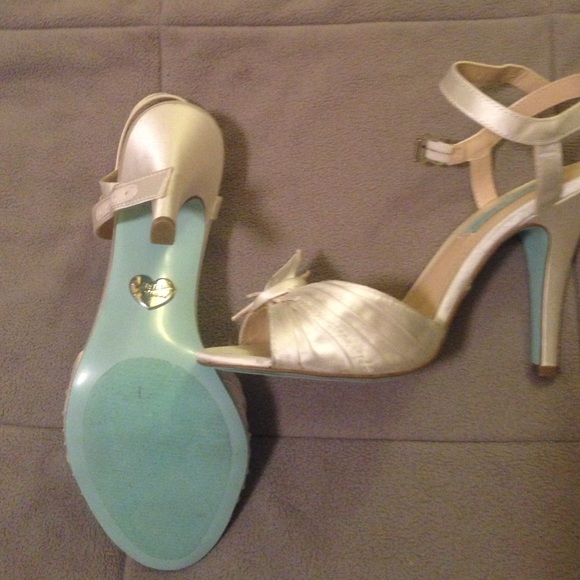 Betsey Johnson - Picture 3 of 3