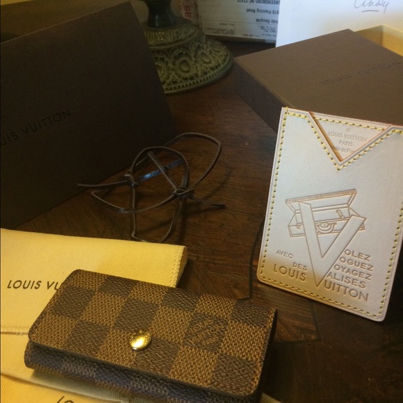 LV 4 keyring