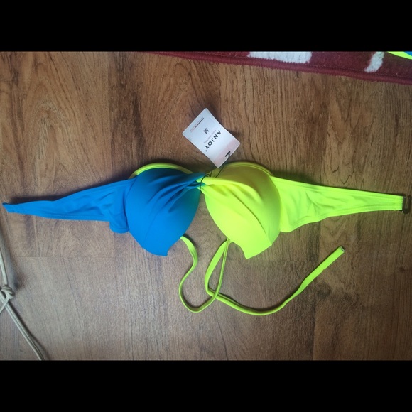 Bikini - Picture 2 of 3