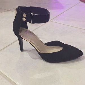 BCBG Generation Black Suede Heels SZ 7.5