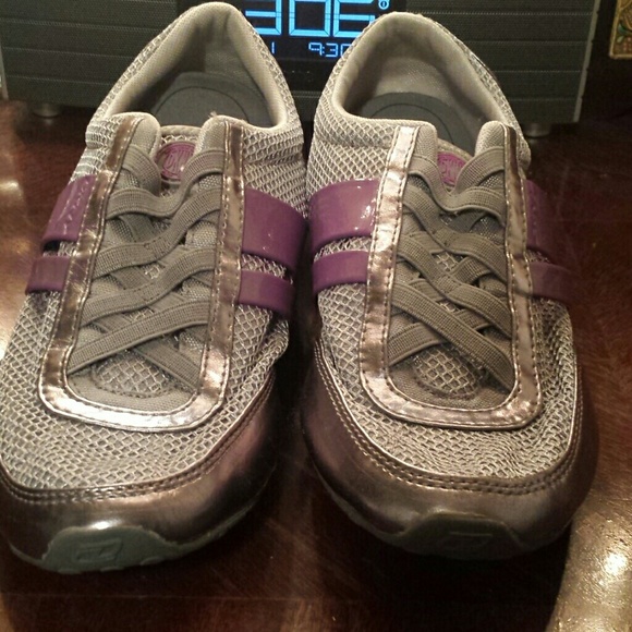 Dkny slip on sliver shoes