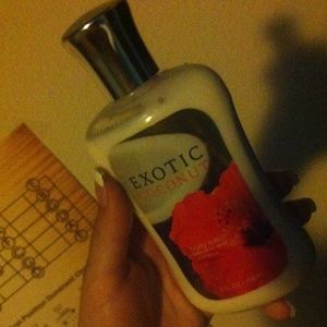 🚫 Sold on Mercarii 🚫Exotic coconut lotion B&BW