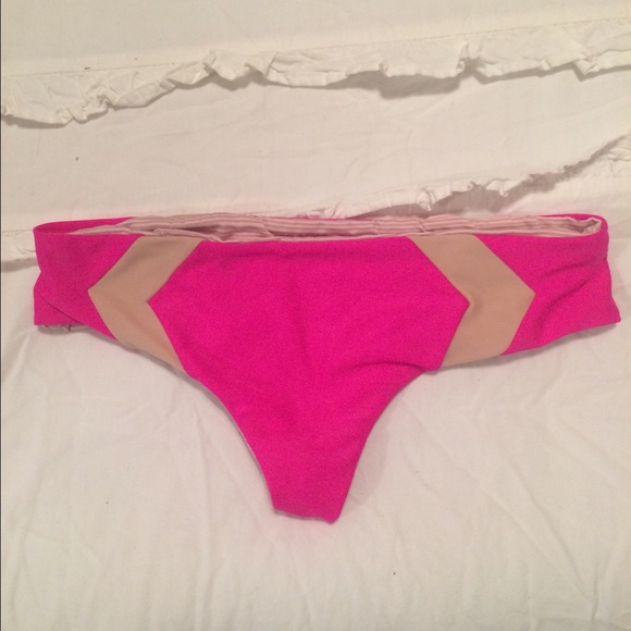 Acacia Mentawai bottom in guava pop/naked