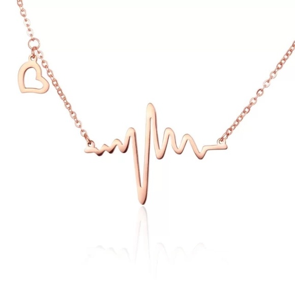 ✅ITS HERE!✅ Gold heartbeat necklace