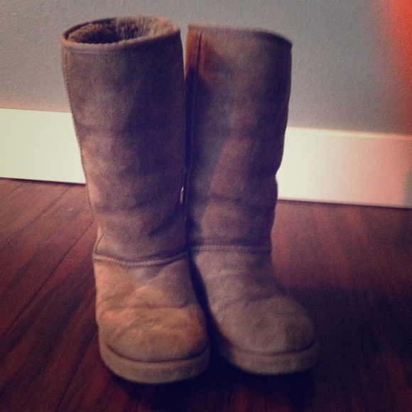 Tall grey Ugg boots
