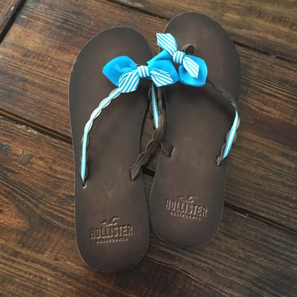 Hollister leather flip flops