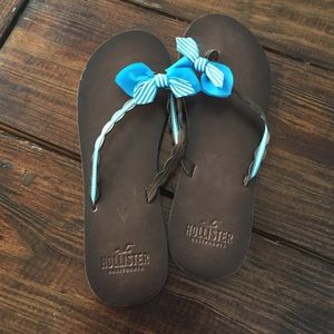 Hollister leather flip flops