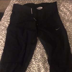 Black nike capris