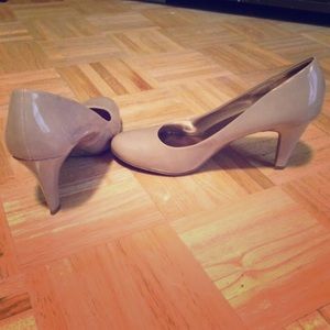 Cute nude pumps!