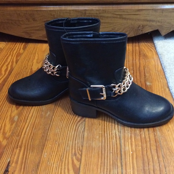 Black ankle boots with gold hardware 💕