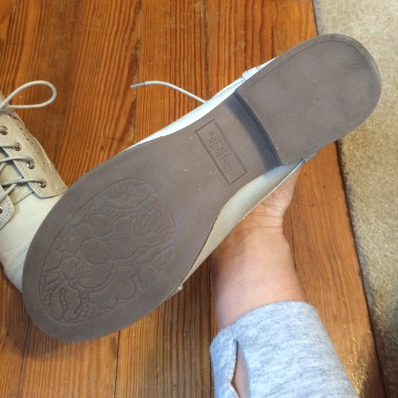 Light tan lace up boots - Picture 3 of 3