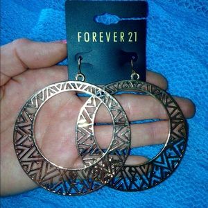 Forever 21 gold decorate hoop earrings