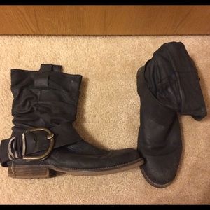 SOLD: Steve Madden Black Boots