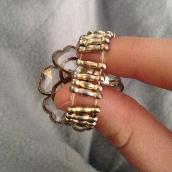 Flower ring - Picture 2 of 2