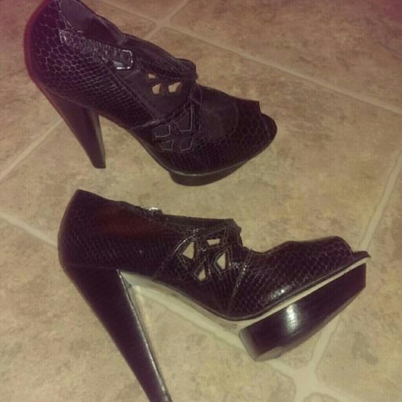 🚫SOLD🚫 Aldo Black Platform Peeptoe Pumps