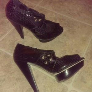 🚫SOLD🚫 Aldo Black Platform Peeptoe Pumps