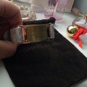 Michael Kors Braclet