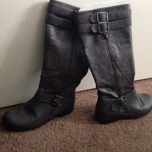 Fergie gray boots size 6