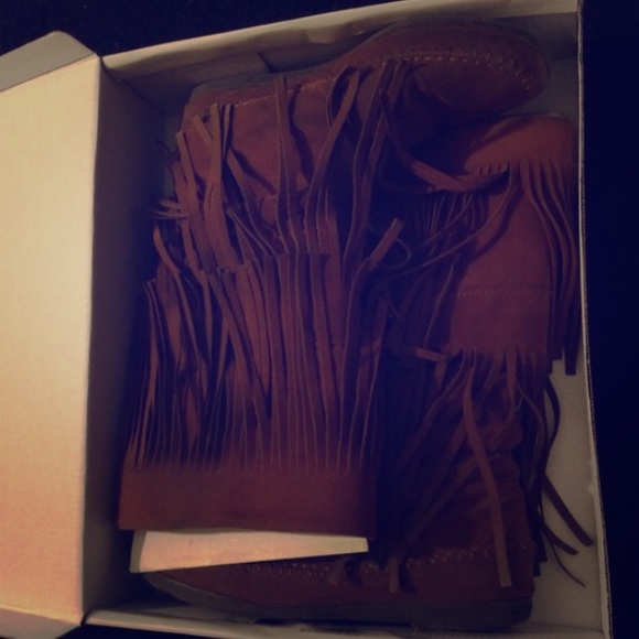 Fringe boots!!
