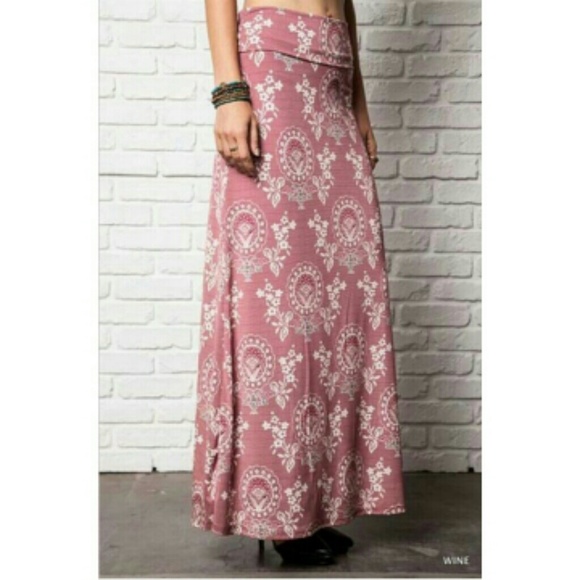 (SOLD!) Coral Damask Print Skirt