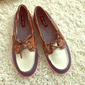 Nine West boat shoes