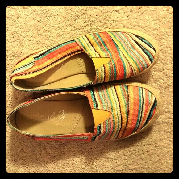 Casual shoes